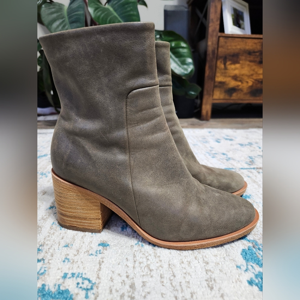 BNWOT Gorgeous leather boots. FIRM ON PRICE